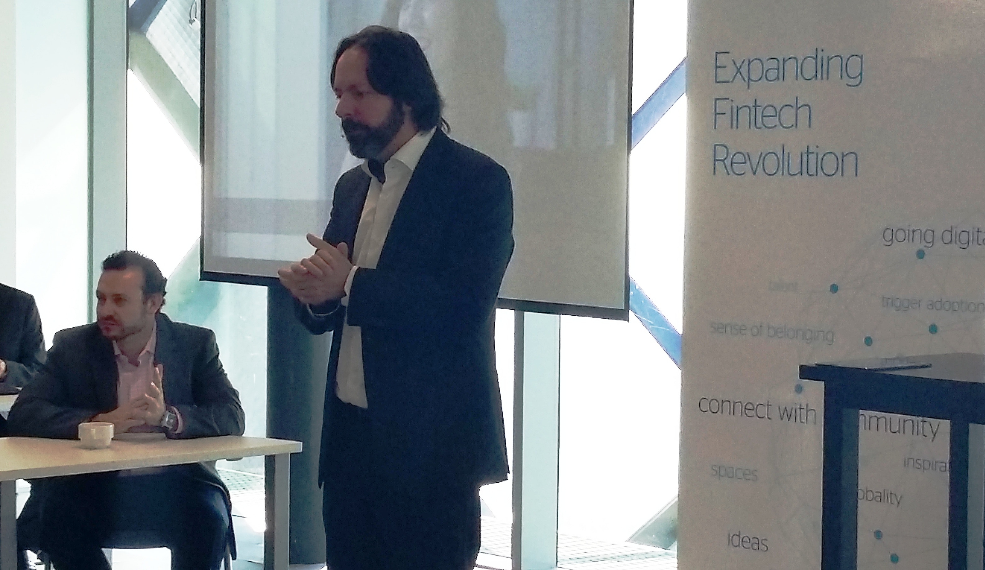 Hugo Nájera Director General de Desarrollo de Negocio en la presentación del Centro de Innovación BBVA BAncomer 16 marzo 2016