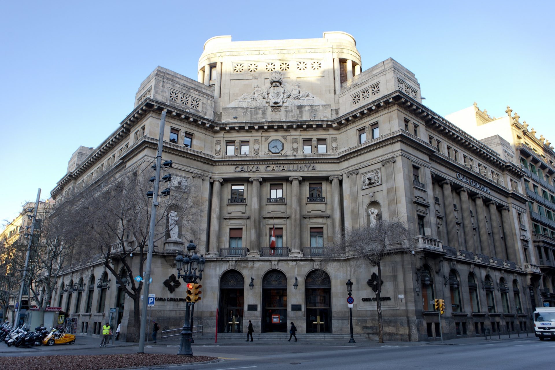 La antigua sede de Catalunya Banc situada en el histórico edificio de Vía Laietana, frente a la Catedral de Barcelona
