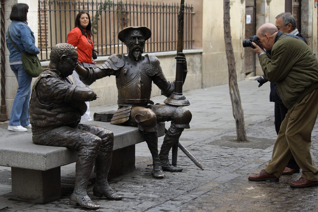 Escultura de Don Quijote y Sancho Panza en Alcalá de Henares (Madrid) | Photo credits: https://flic.kr/p/9tE8Tq Imagen de la escultura de Don Quijote y Sancho Panza en Alcalá de Henares (Madrid) | Photo credits: https://flic.kr/p/9tE8Tq