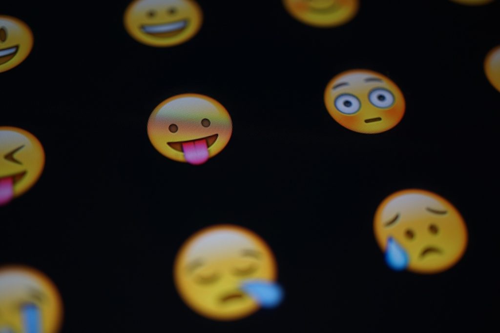 La ira y el enfado, las emociones con más influencia en las redes sociales | BBVA