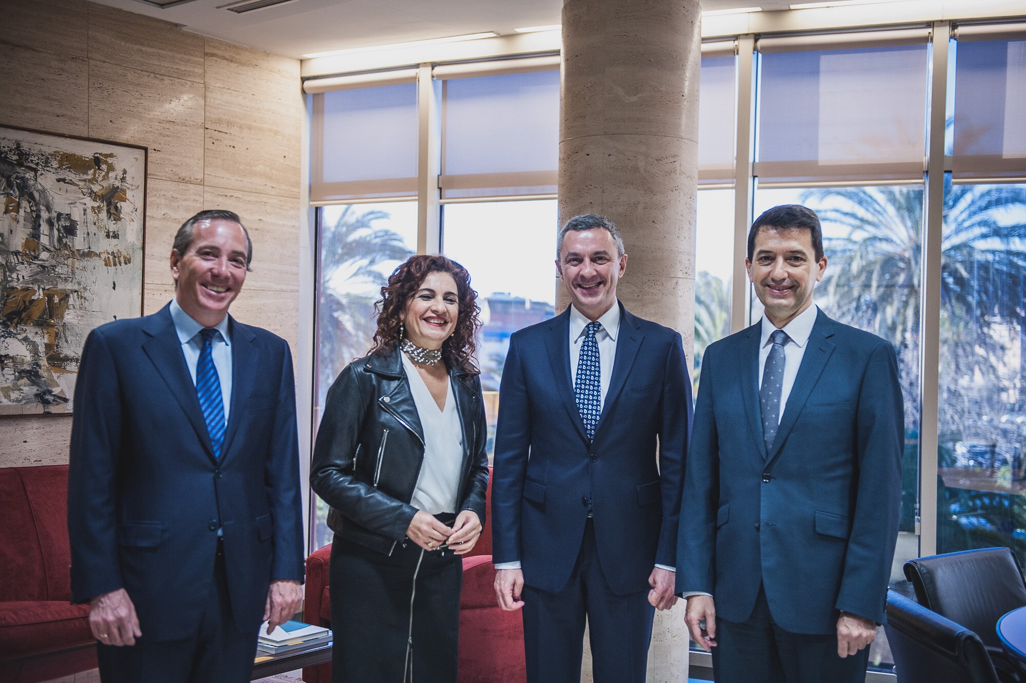 En la imagen, de izquierda a derecha:
Director Regional Sur, Luis Llorens; Consejera; Director Territorial y Rafael Doménech En la imagen, de izquierda a derecha: Director Regional Sur, Luis Llorens; Consejera; Director Territorial y Rafael Doménech
