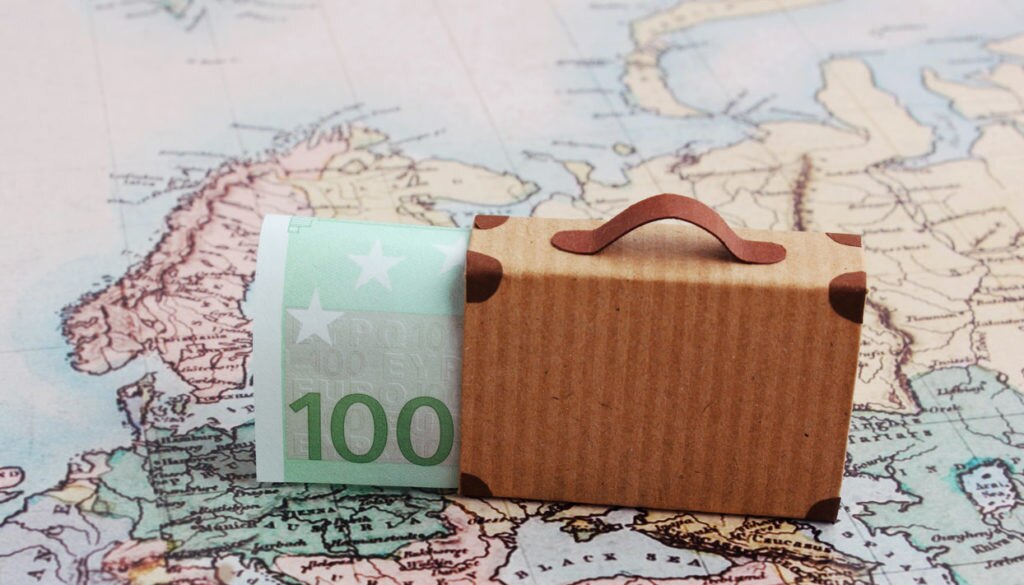 viaje dinero maleta billete mapa europa recurso bbva