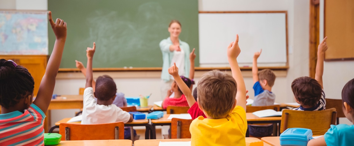 Imagen de Niños en clase, educación, educación financiera, responsabilidad social corporativa, banca responsable