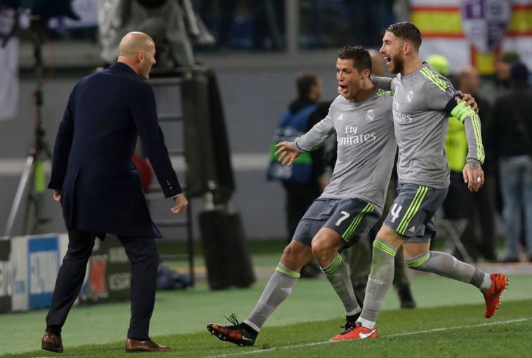 Cristiano celebra su gol en Roma junto a Sergio Ramos y Zinedine Zidane Cristiano celebra su gol en Roma junto a Sergio Ramos y Zinedine Zidane
