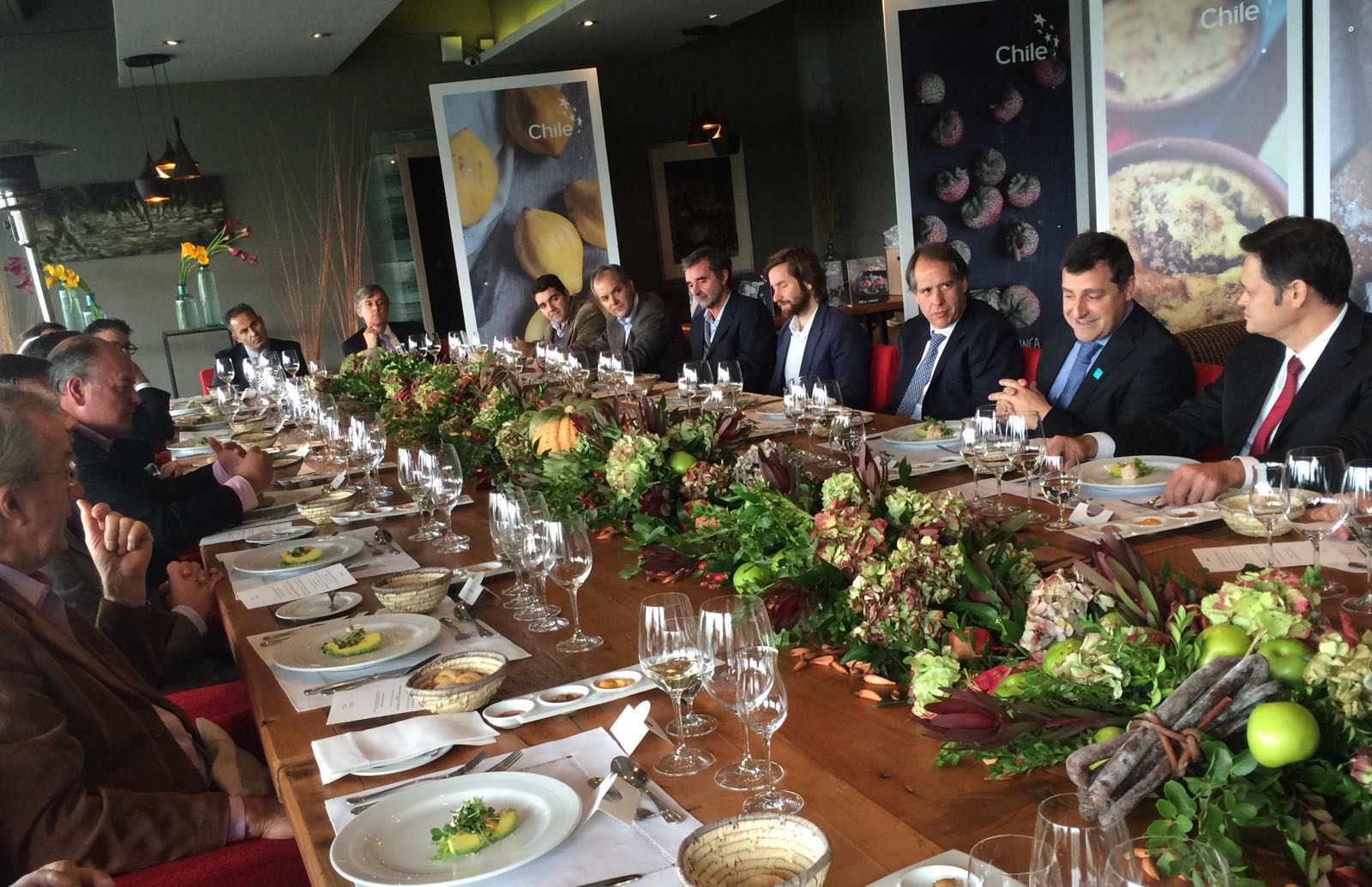Josep Roca se reúne con representantes del sector vínicola durante el viaje de prospección a Chile previo a la Gira BBVA 2016 Fotografía de Josep Roca se reúne con representantes del sector vínicola durante el viaje de prospección a Chile previo a la Gira BBVA 2016
