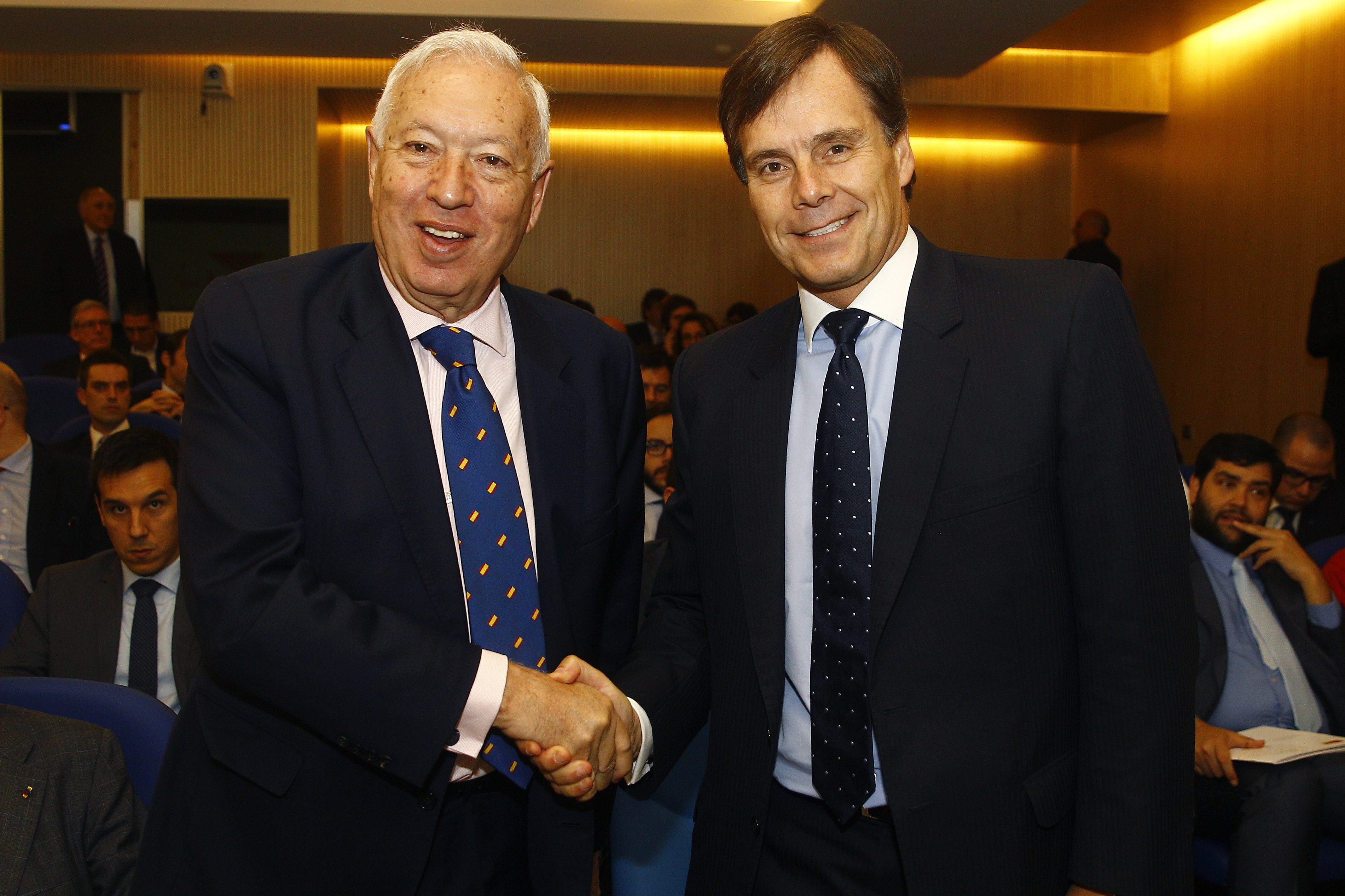 José Manuel García Margallo y Manuel Olivares. Foro de Cooperación Empresarial Chileno Español. 6 de abril de 2016 Imagen de José Manuel García Margallo y Manuel Olivares. Foro de Cooperación Empresarial Chileno Español. 6 de abril de 2016