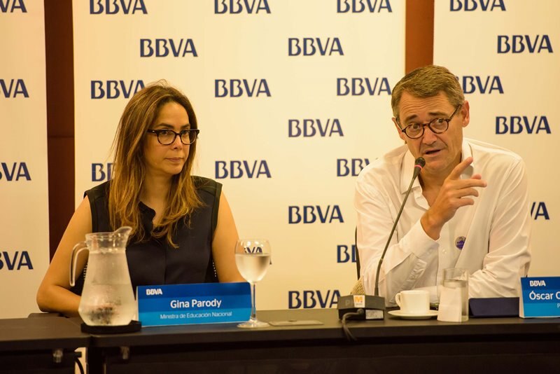 Ministra de Educación, Gina Parody y Oscar Cabrera Izquierdo, presidente de BBVA Colombia, en una rueda de prensa Fotografía Gina Parody, ministra de educación y Oscar Cabrera Izquierdo, CM Colombia