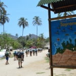 Fotografía de los ruteros entrando al Parque Nacional Natural Tayrona