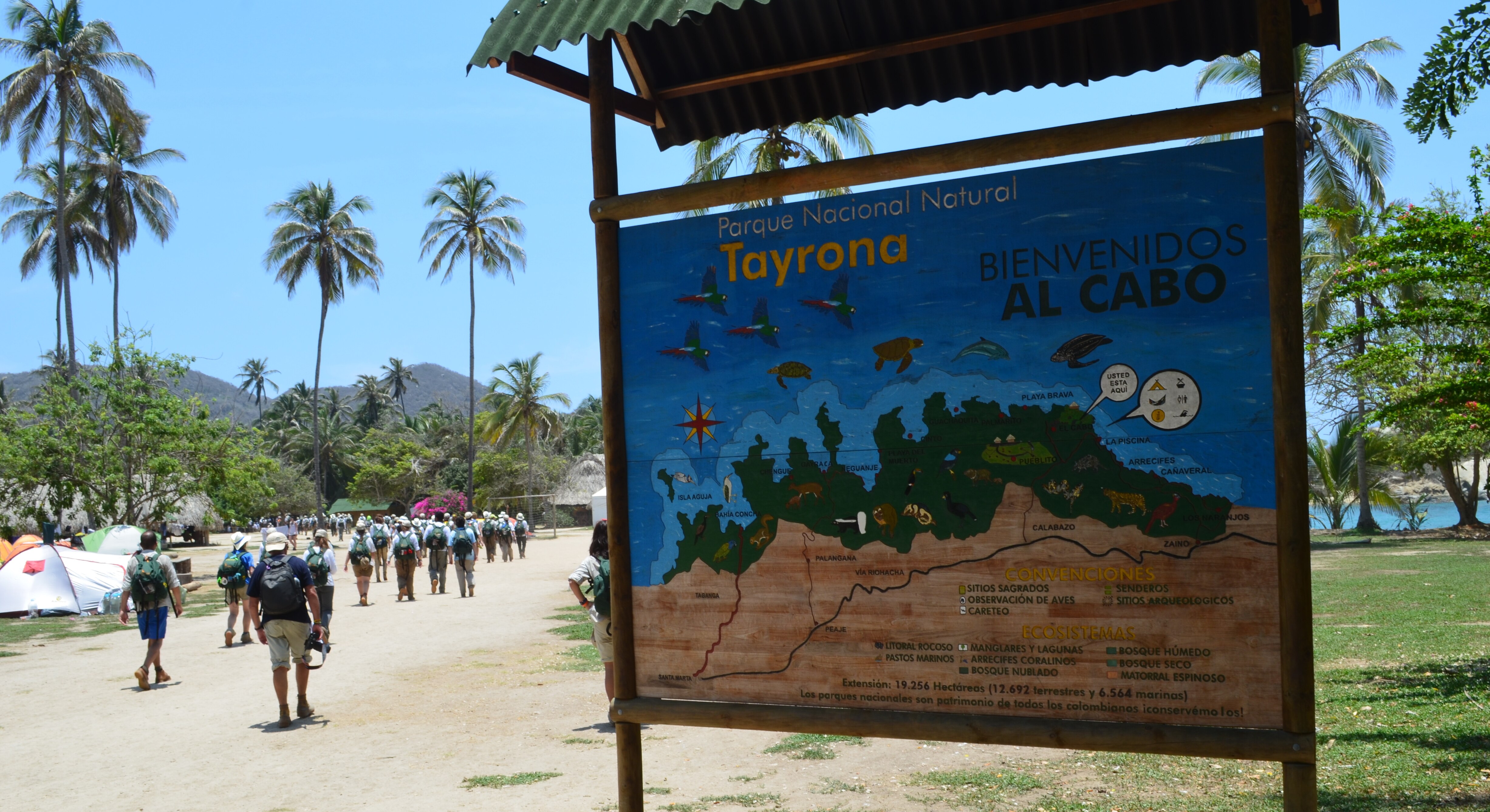 Ruteros entrando al Parque Nacional Natural Tayrona Fotografía de los ruteros entrando al Parque Nacional Natural Tayrona