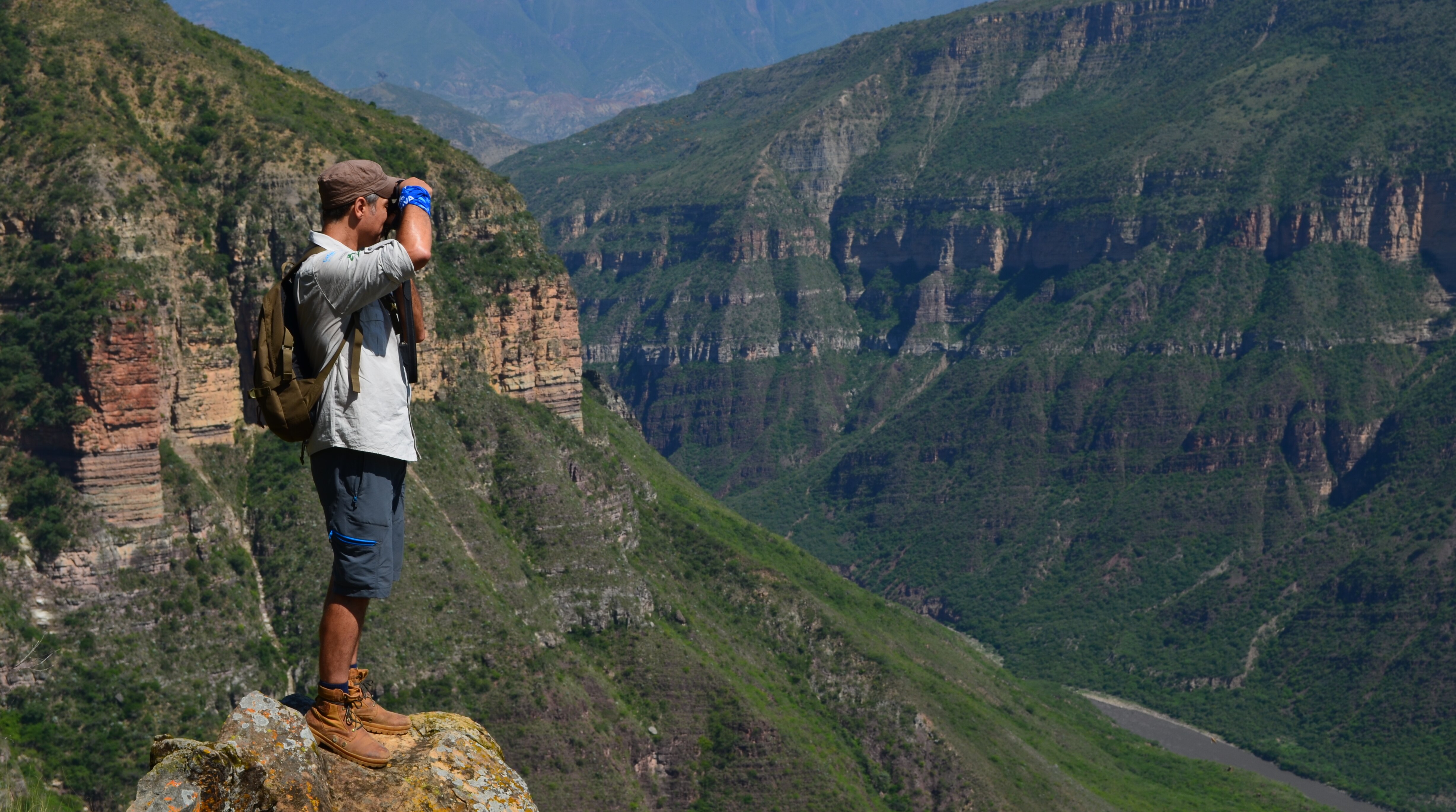 Fotografía de uno de los guías de los ruteros en el Cañon del Chicamocha Fotografía de uno de los guías de los ruteros en el Cañon del Chicamocha