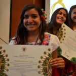 Fotografía de los ruteros recibiendo diploma de la Universidad Cumpletence de Madrid