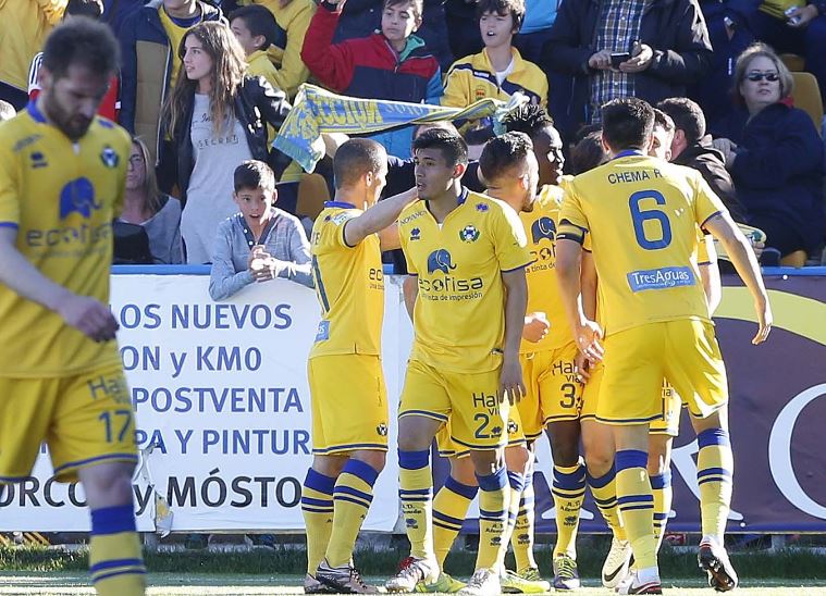 Los jugadores del Alcorcón celebran un tanto durante un partido de la Liga Adelante | Foto: LaLiga