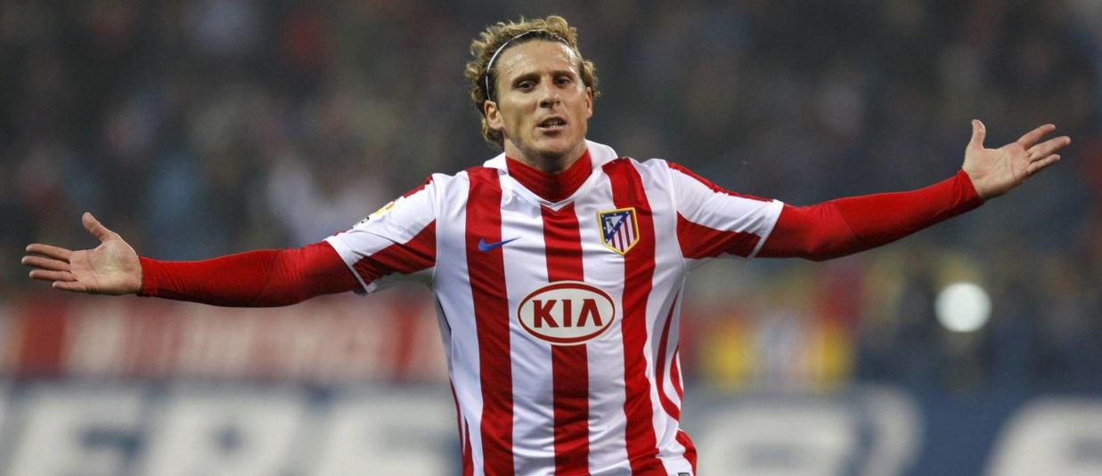 Forlán, exdelantero del Atlético, celebra un gol en la Liga BBVA Forlán, exdelantero del Atlético, celebra un gol en la Liga BBVA