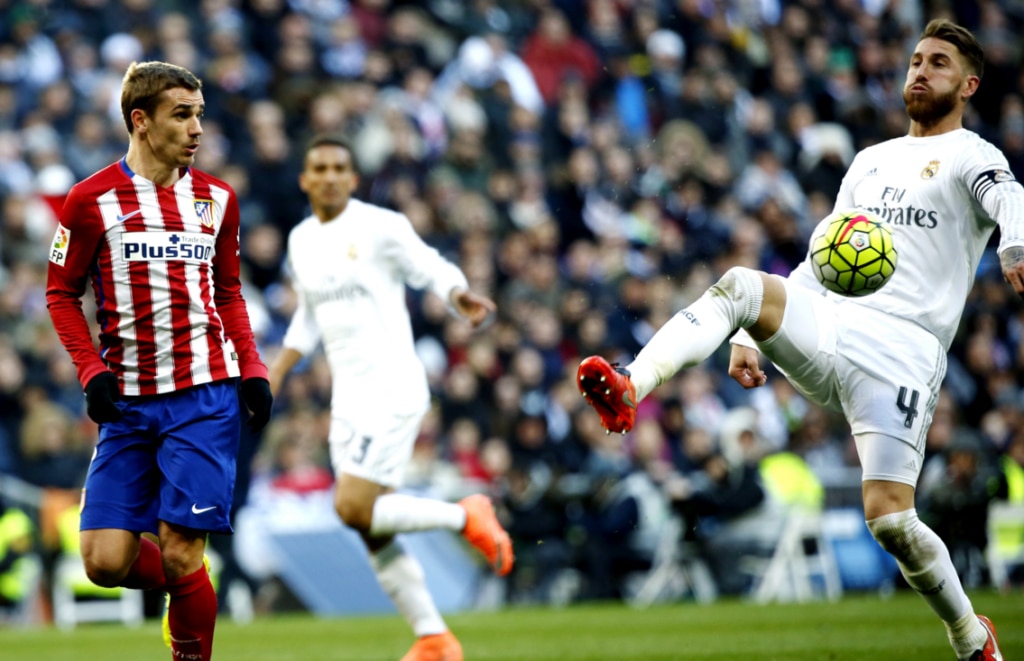 Griezmann y Sergio Ramos, en un Real Madrid vs Atlético | Foto: EFE