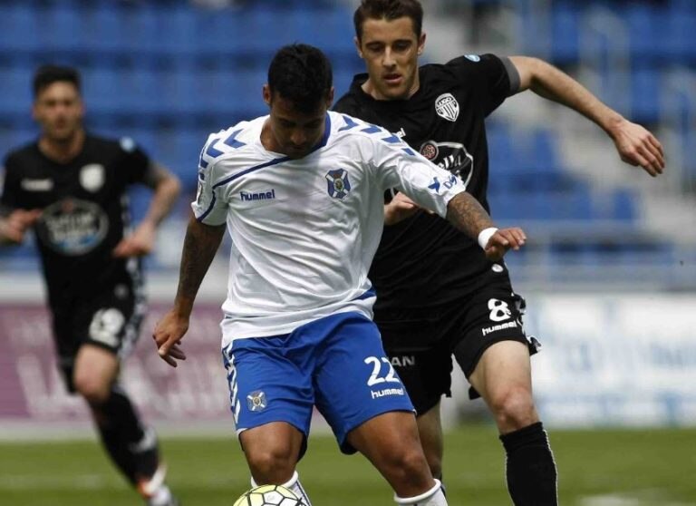 Jugadores del Tenerife y Lugo durante un partido de la Liga Adelante | Foto: LaLiga Jugadores del Tenerife y Lugo durante un partido de la Liga Adelante | Foto: LaLiga