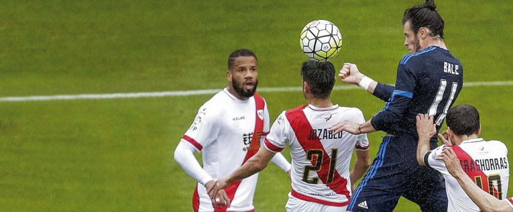 Bale remata de cabeza en un partido de la Liga BBVA | Foto: EFE Bale remata de cabeza en un partido de la Liga BBVA | Foto: EFE