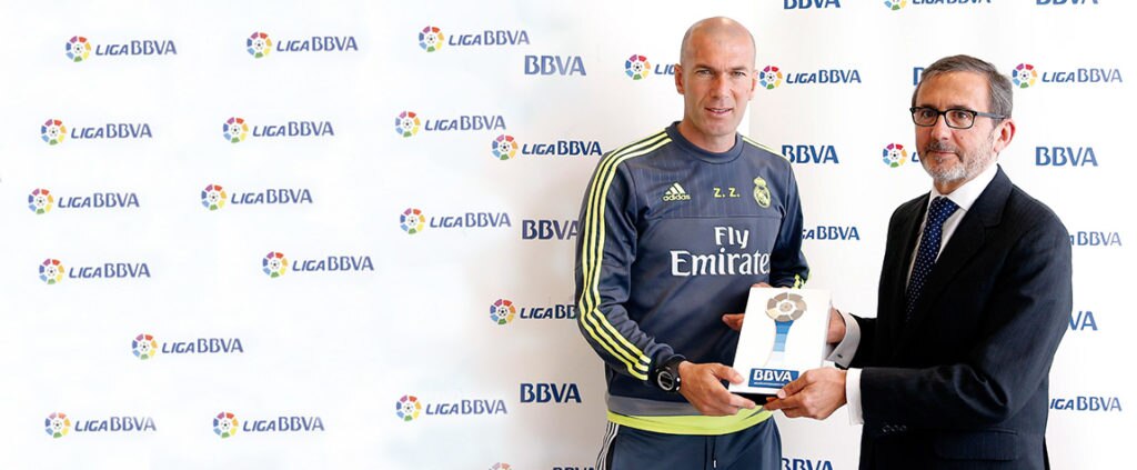 Zidane recoge el 'Premio BBVA' al Mejor Entrenador de la Liga BBVA en abril Zidane recoge el 'Premio BBVA' al Mejor Entrenador de la Liga BBVA en abril