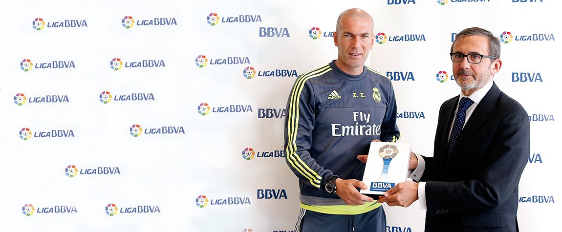 Zidane recoge el 'Premio BBVA' al Mejor Entrenador de la Liga BBVA en abril Zidane recoge el 'Premio BBVA' al Mejor Entrenador de la Liga BBVA en abril