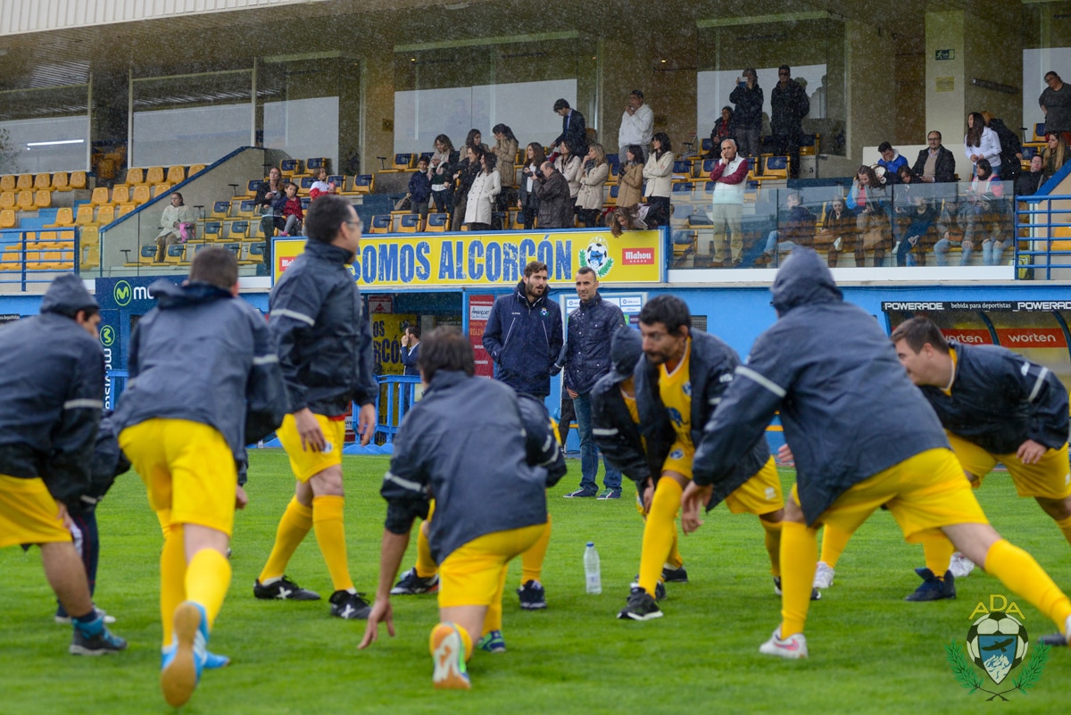 Calentamiento jugadores dow toledo y empleados BBVA alcorcón