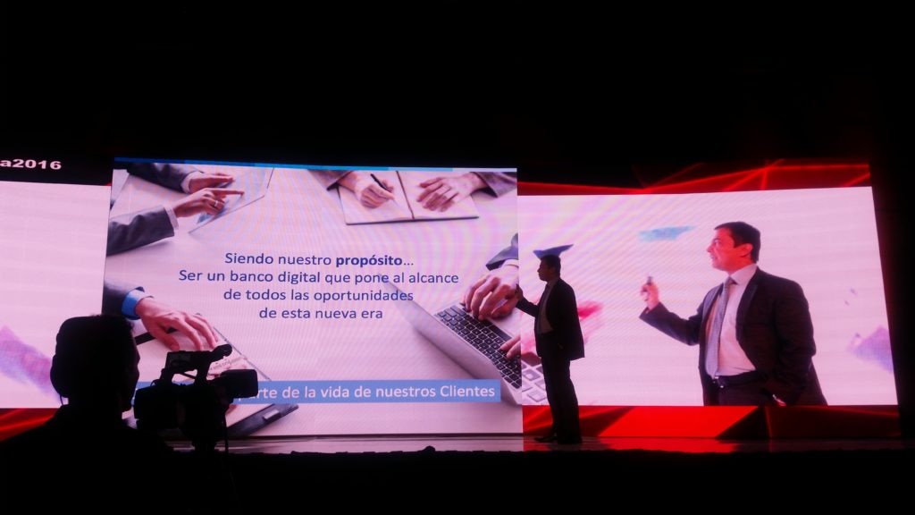 Carlos Velandia, director de Consumer Experience de BBVAColombia en el WebCongress en Bogotá Carlos Velandia, director de Consumer Experience de BBVAColombia Inspira Digital