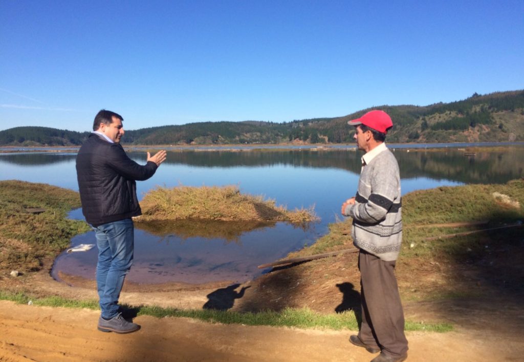 Josep Roca visita los salineros de Cahuil, en la zona costera de Colchagua Fotografía de Josep Roca visita los salineros de Cahuil, en la zona costera de Colchagua