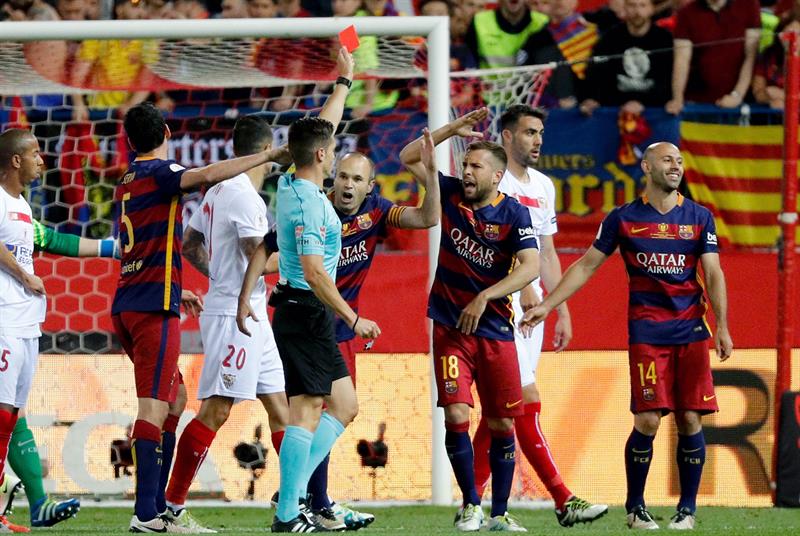 expulsion mascherano final copa del rey contra el Sevilla 2016-bbva Fotografía expulsion mascherano copa del rey-bbva