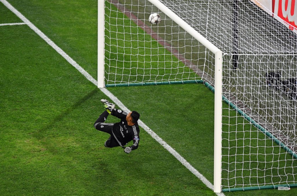 El penalti de Griezmann se estrelló contra el larguero | Foto: EFE