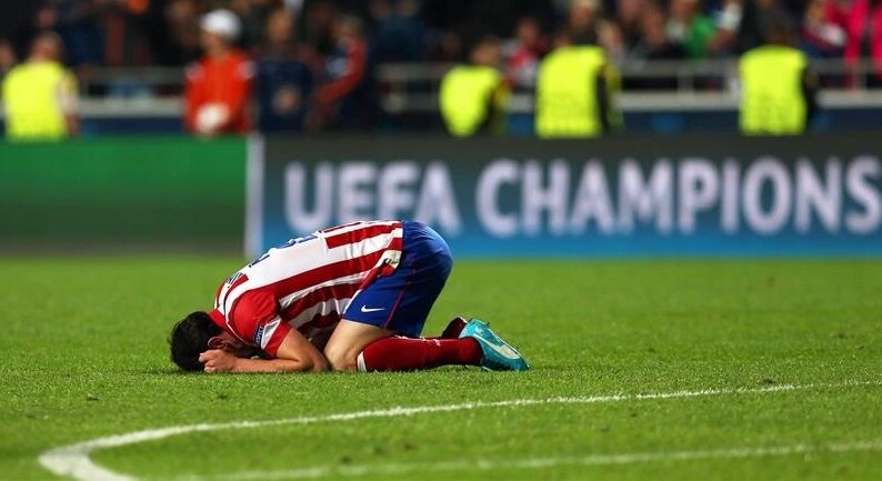 Juanfran se lamenta tras perder en Lisboa | Foto: EFE Juanfran se lamenta tras perder en Lisboa | Foto: EFE