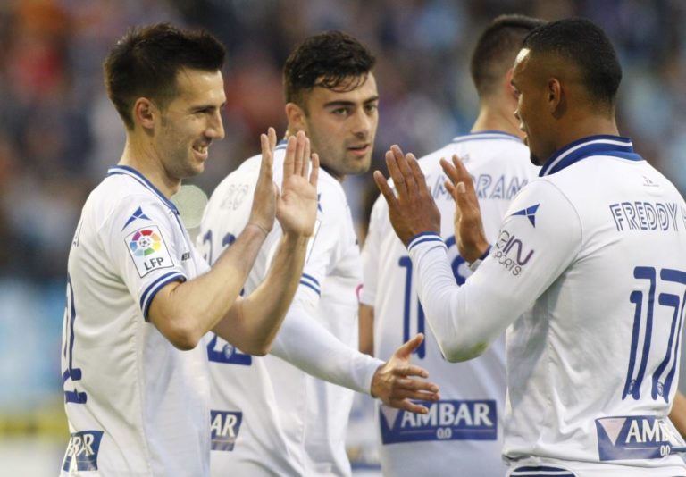 Los jugadores del Zaragoza celebran un tanto en la Liga Adelante
