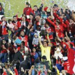 Claudio Bravo levanta la Copa América 2015 | Foto: EFE