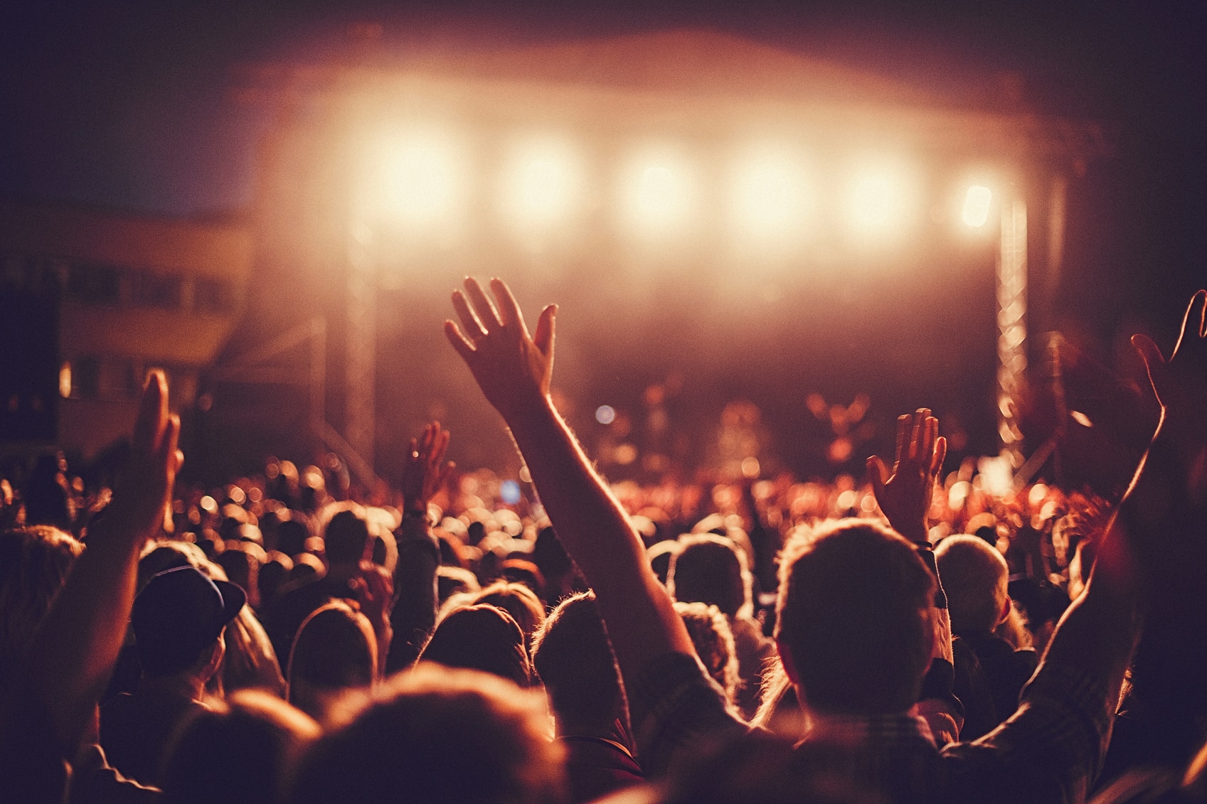Fotografía de asistentes a un festival de música