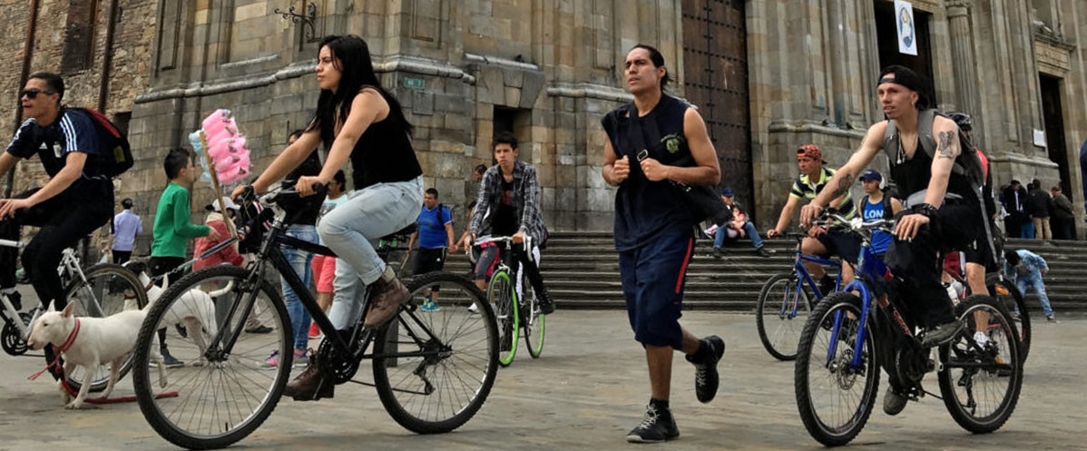 Fotografía de una ciclovía un domingo en Bogotá