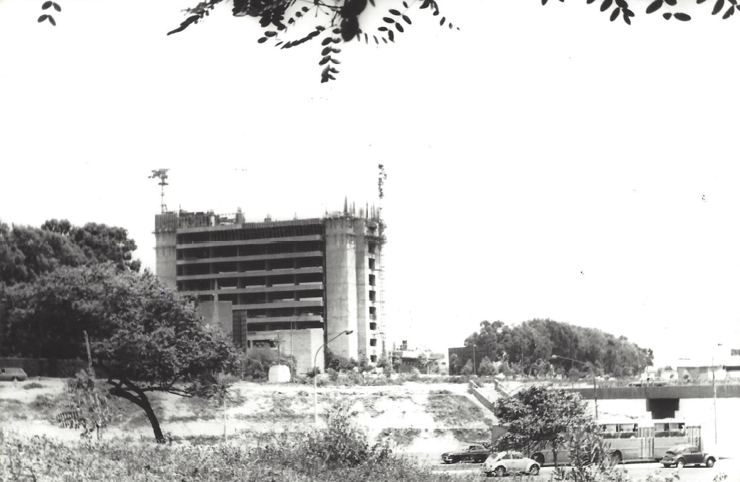 Aspecto de la construcción del edificio emblemático de BBVA Continental en 1979 Fotografia de Construccion Sede Central BBVA Continental Lima