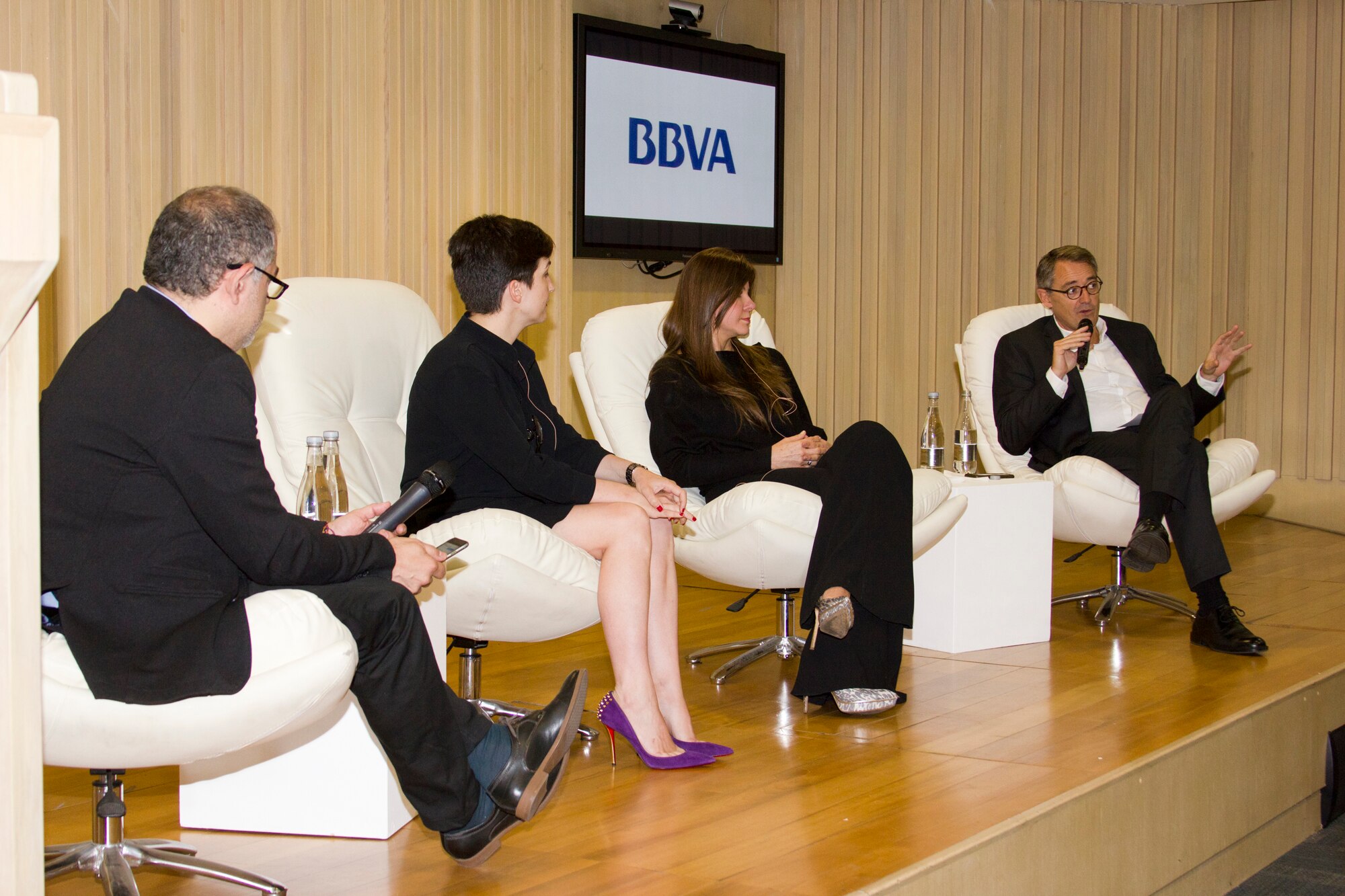 Oscar Cabrera, presidente de BBVA; Adriana Barragán, presidente de 4- 72 y Elvira Serra, directora de Transformación Digital de L´oréal. Evento de transformacion digital Colombia