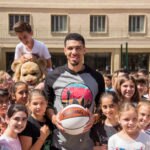 Danny Green en un colegio de Tarragona