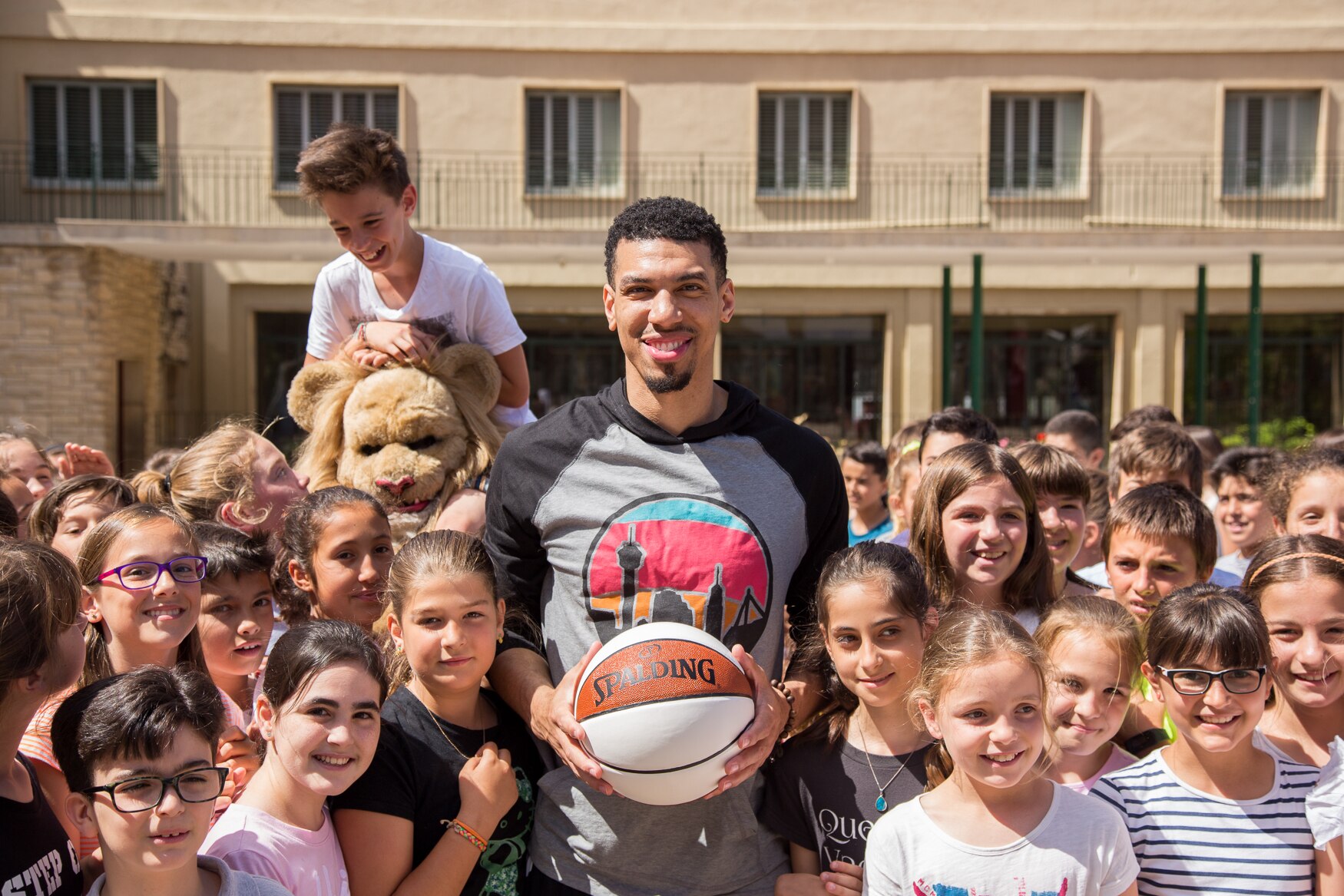 Danny Green, Tarragona, NBA, BBVA Day, 2016 Danny Green en un colegio de Tarragona