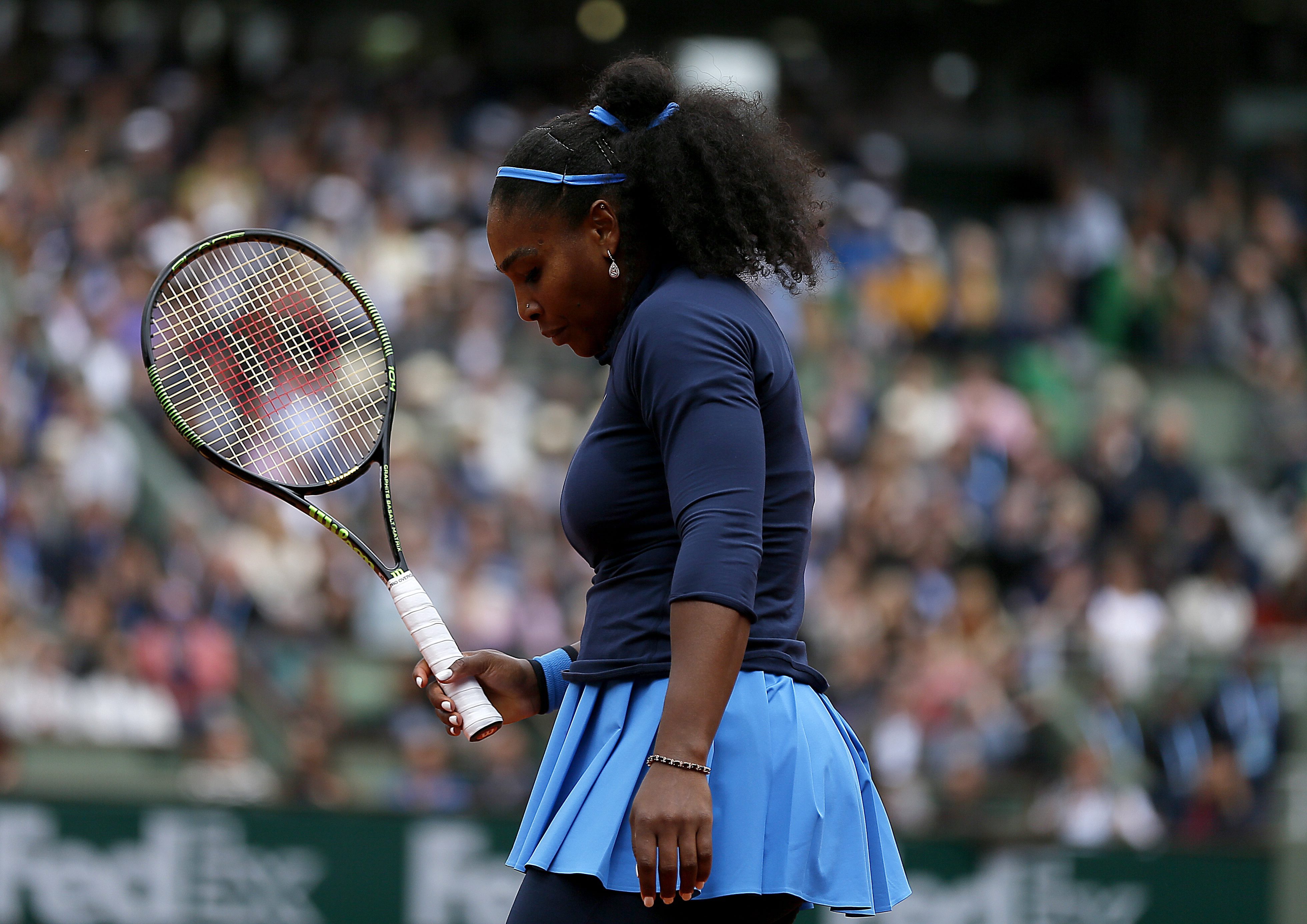 El gran juego de Garbiñe ha tenido a Serena Williams cabizbaja durante fases de la final. Foto: EFE.