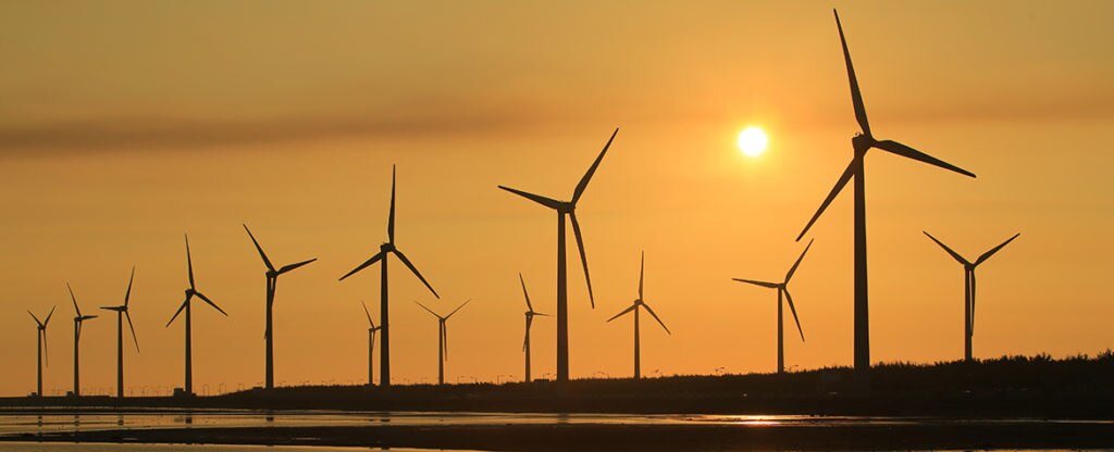 Recurso molinos viento, energía, sol. Energías renovables no convencionales: una luz que brilla fuerte para Chile