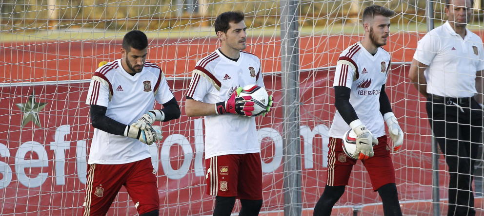 Casillas y De Gea, durante un entrenamiento | Foto: EFE Casillas y De Gea, durante un entrenamiento | Foto: EFE