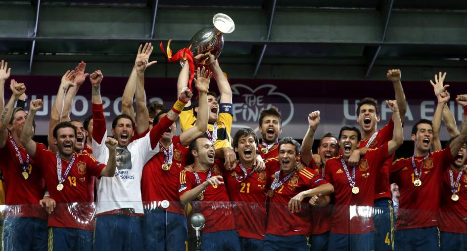 Casillas levanta la Eurocopa | Foto: EFE Casillas levanta la Eurocopa | Foto: EFE