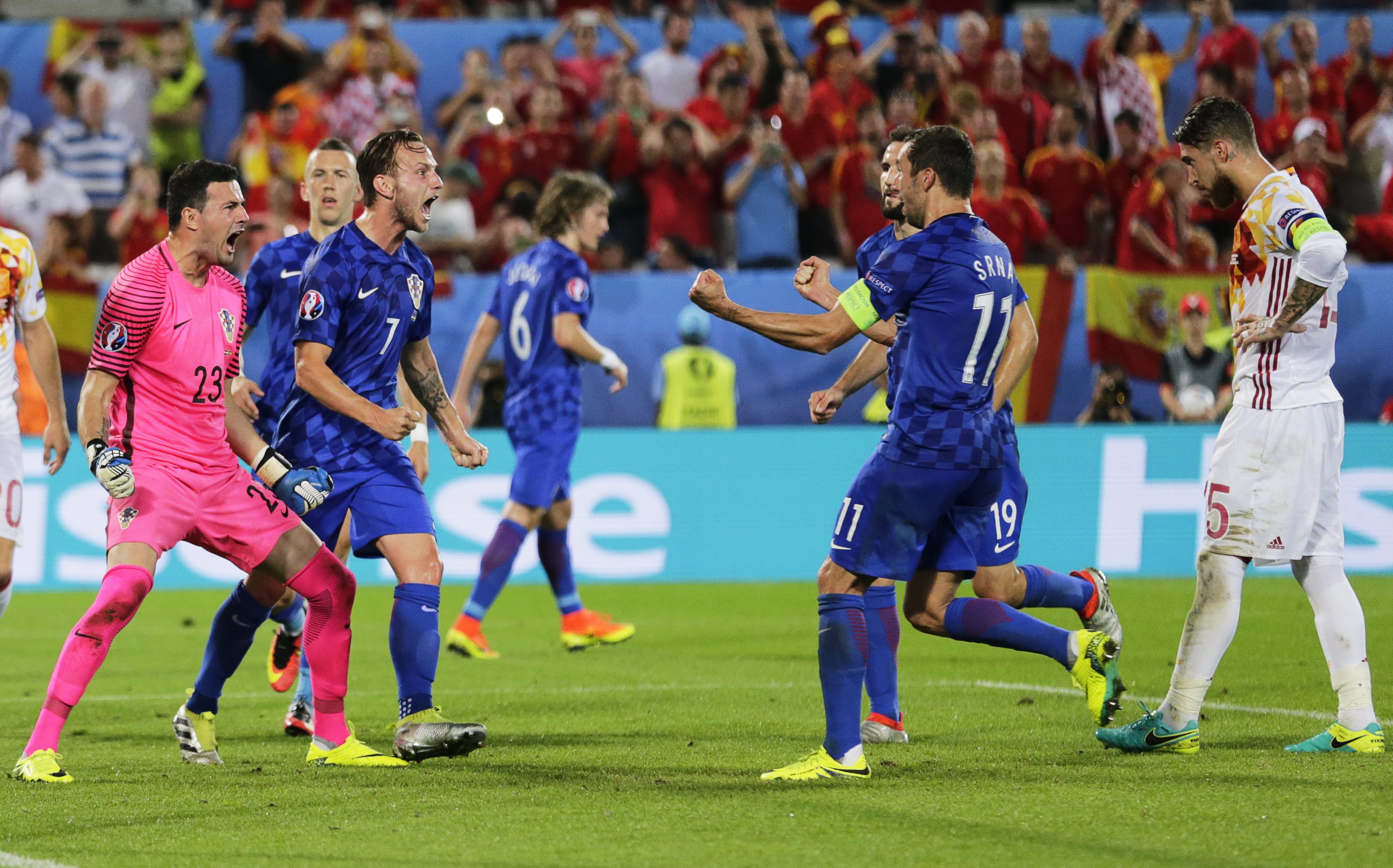 Croacia celebra el penalti parado a Sergio Ramos | Foto: EFE