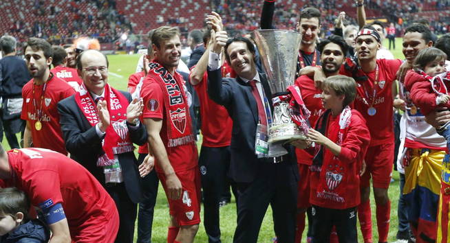 Emery, campeón de la Europa League por tres ocasiones consecutivas | Foto: EFE Emery, campeón de la Europa League por tres ocasiones consecutivas | Foto: EFE