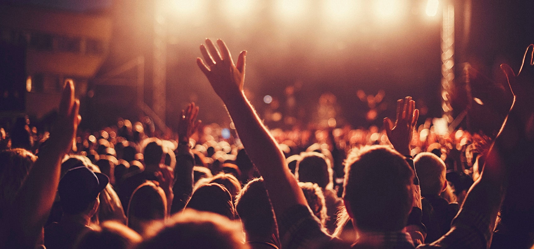Fotografía de asistentes a un festival de música