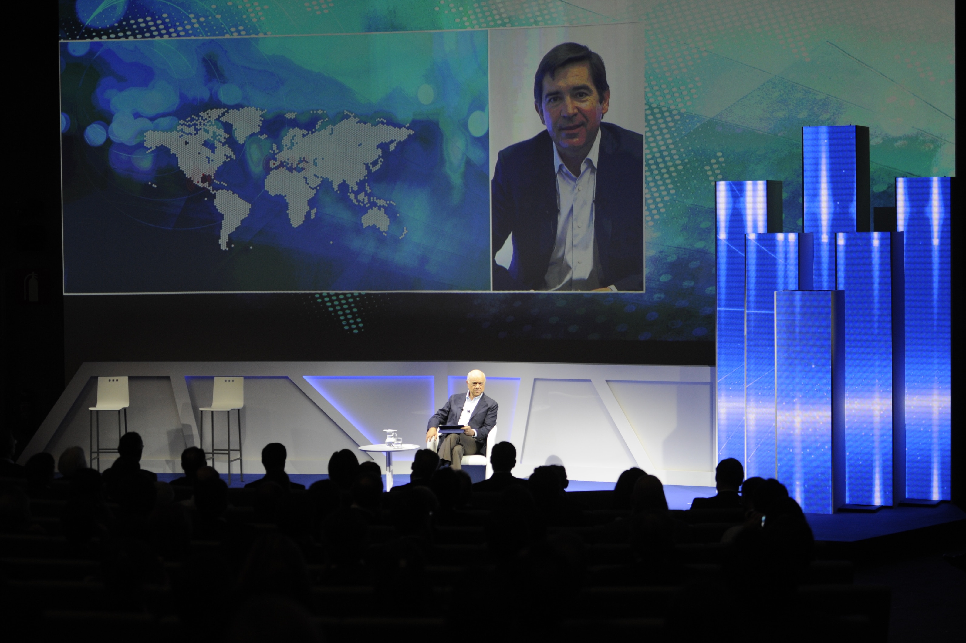 BBVA comparte con sus empleados la estrategia del Grupo en un evento virtual global Evento Grupo BBVA con Francisco González y Carlos Torres Vila