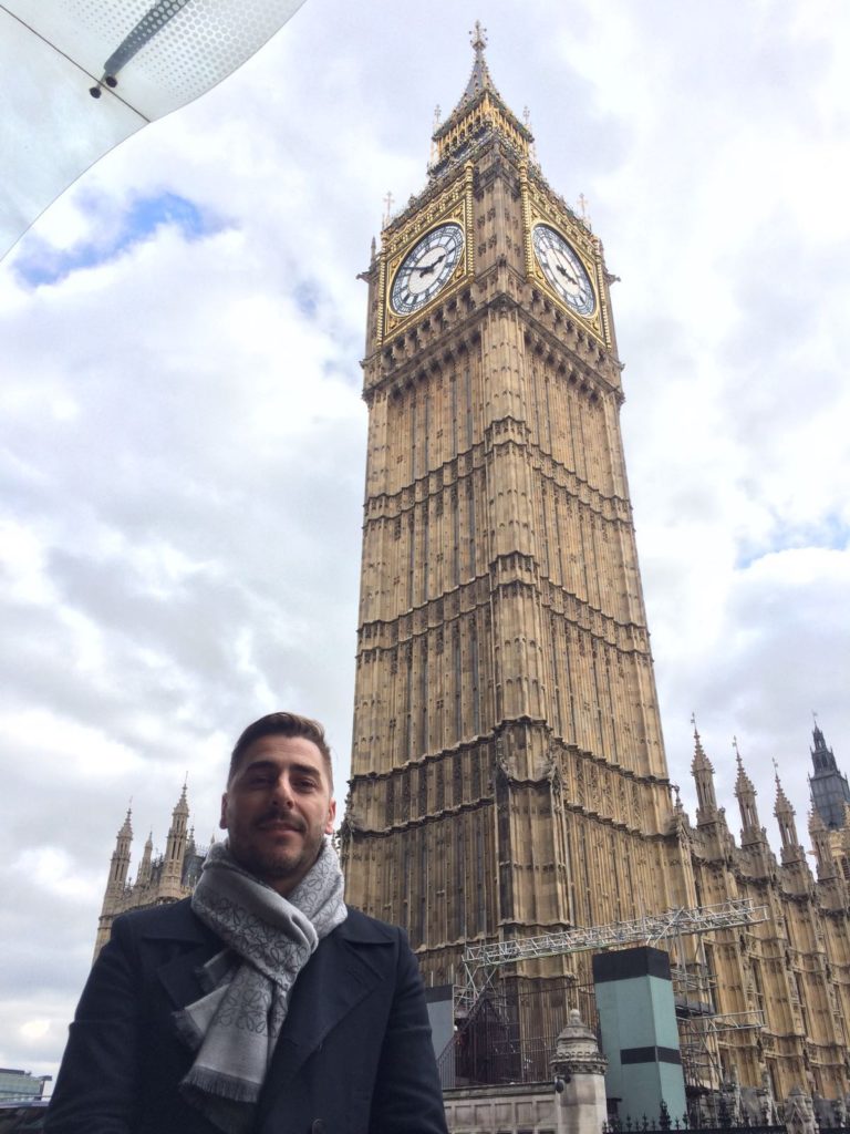Fotografía de Jordi Roca con el Big Ben de fondo en Londres durante el viaje de prospección de la Gira BBVA 2016