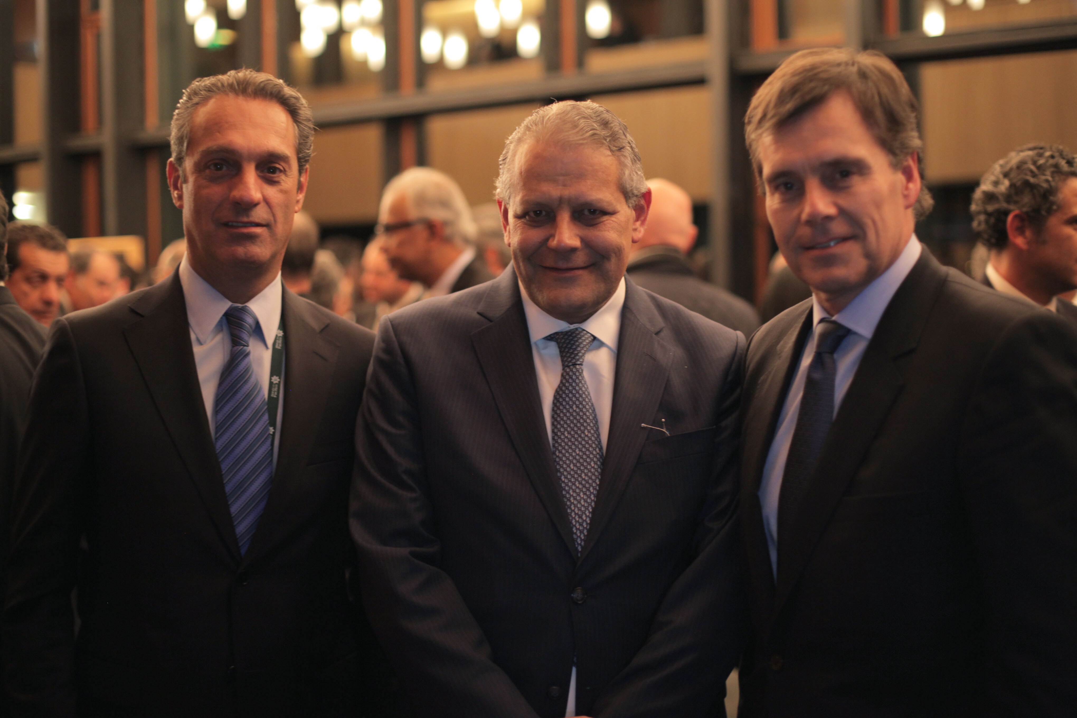 Carlos Slim, Luis Robles, Manuel Olivares. Carlos Slim, Luis Robles, Manuel Olivares.