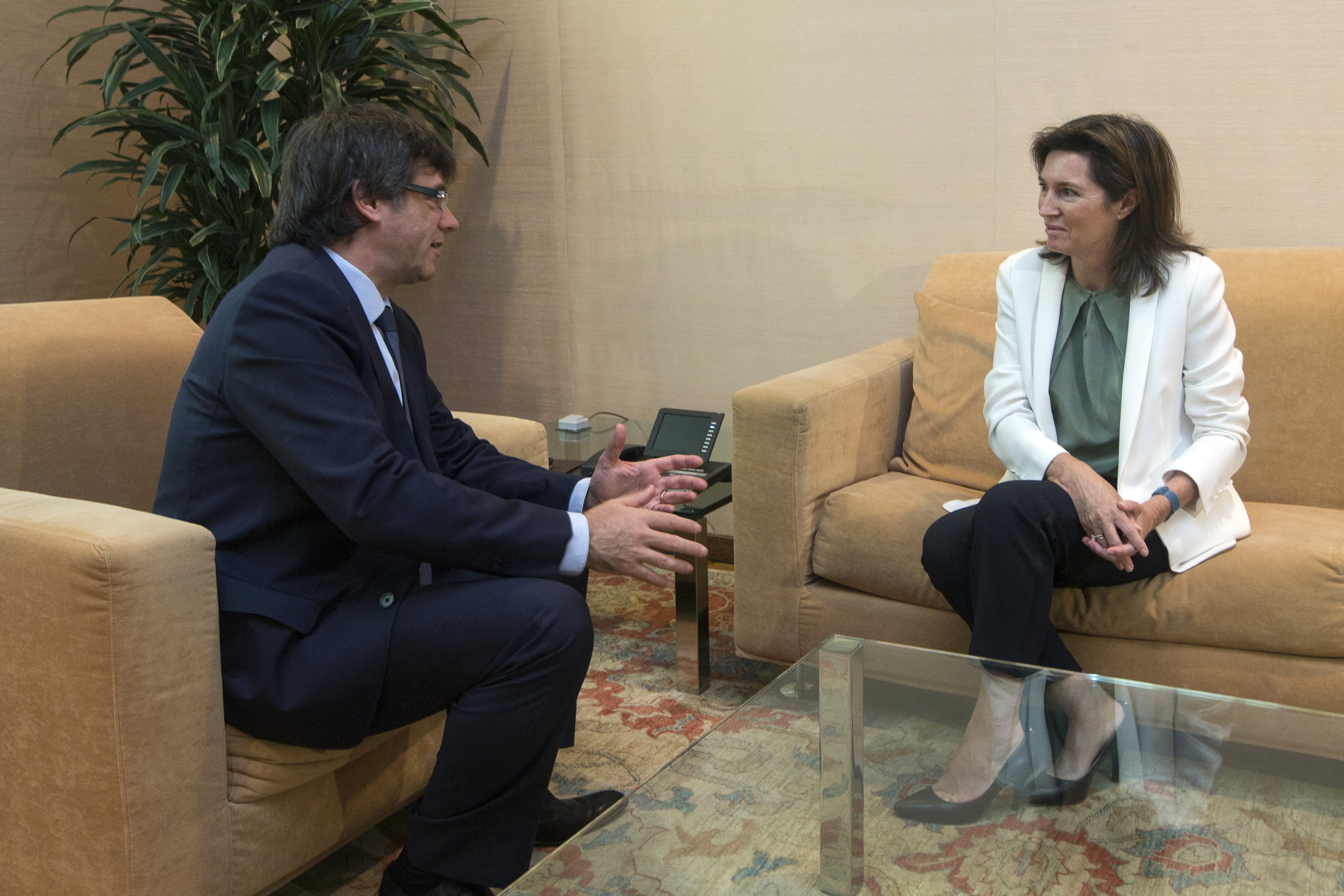 BBVA, Generalitat de Catalunya, vivienda, alquiler social, cesión de viviendas, banca responsable, cristina de parias, carles puigdemont Convenio BBVA Generalitat vivienda
