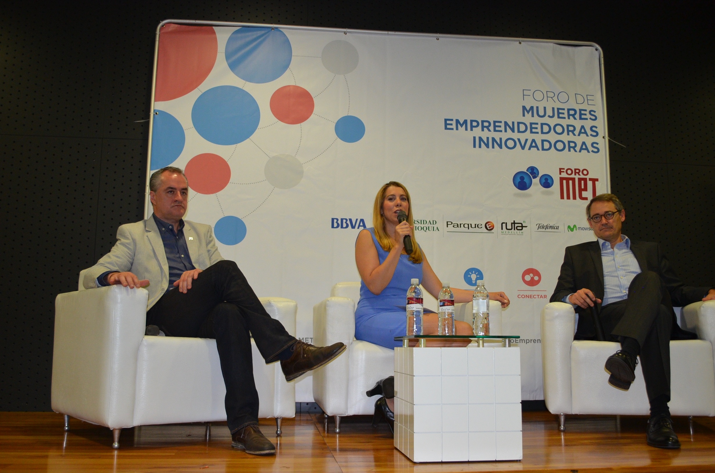 Elkin Echeverry; director de Ruta N, Ángela Fonseca; Yanire Braña, directora de la Fundación MET y Óscar Cabrera Izquierdo, presidente de BBVA Colombia abriendo el foro Met Fotografía de Elkin Echeverry; director de Ruta N, Ángela Fonseca; Yanire Braña, directora de la Fundación MET y Óscar Cabrera Izquierdo, presidente de BBVA Colombia abriendo el foro Met - InstalacionForoBBVA