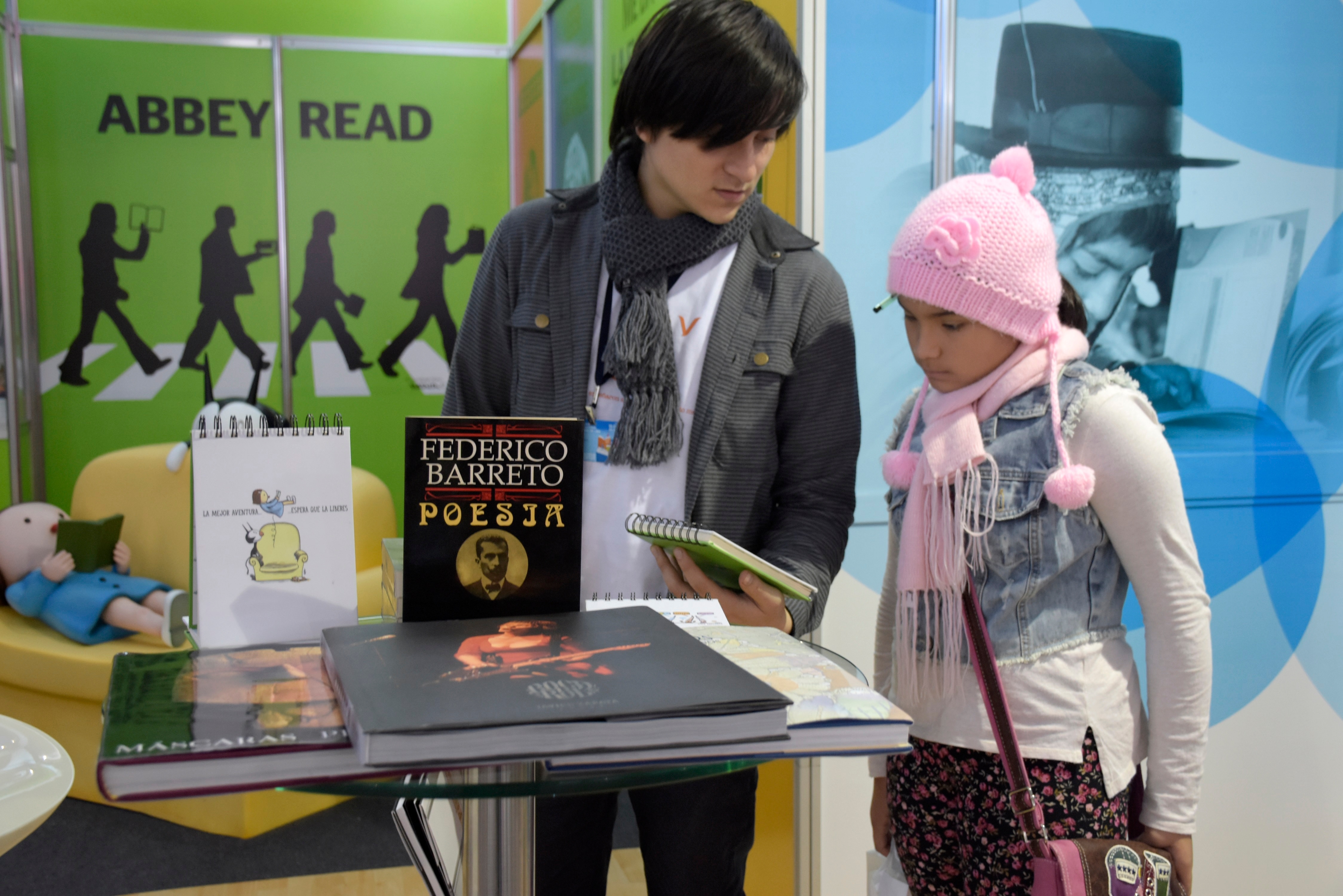 Los libros editados por la Fundación BBVA Continental tuvieron un lugar destacado en la Feria Internacional del Libro de Lima 2016. Fotografía de los libros de la Fundación BBVA Continental en la Feria Internacional del Libro de Lima.