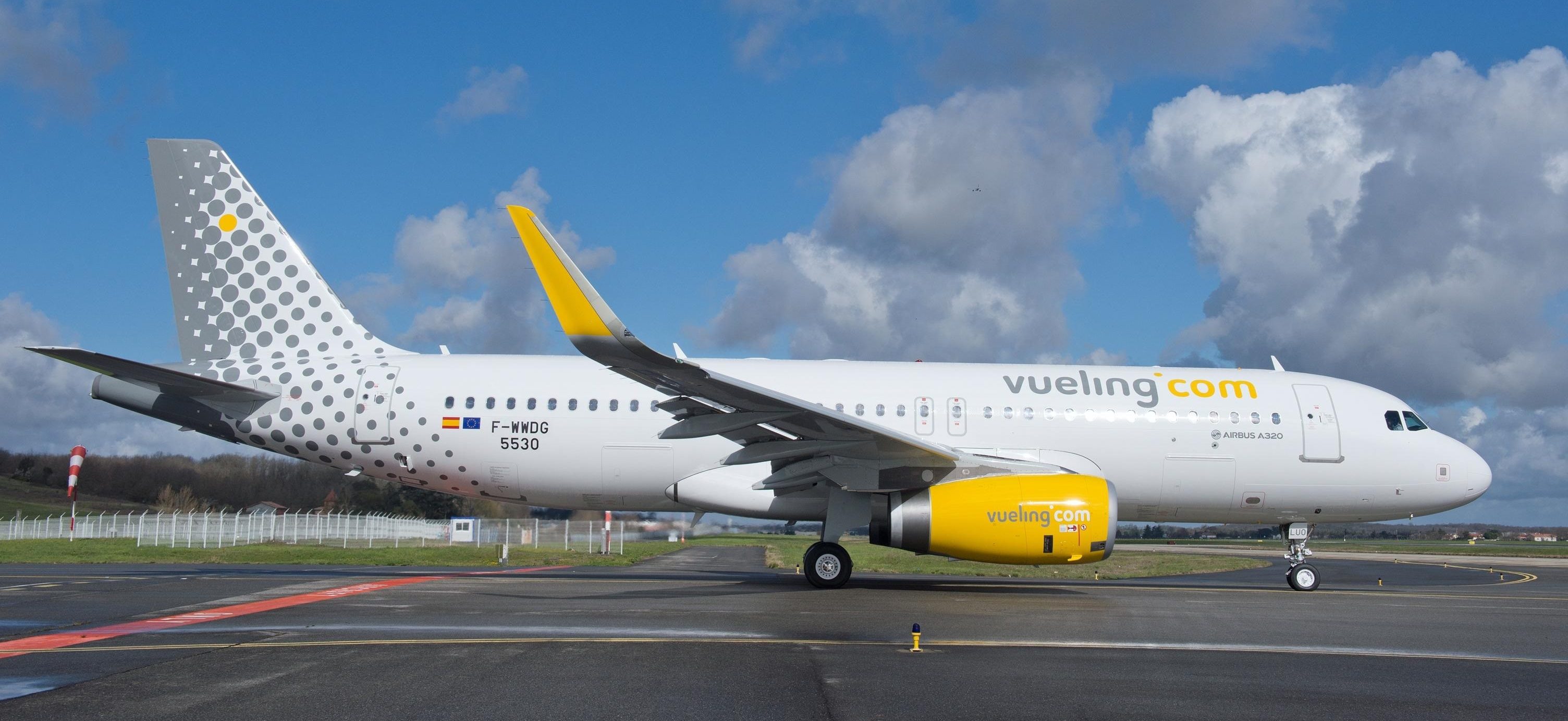 Continúa la crisis por la mala gestión de Vueling en Barcelona Avión de Vueling